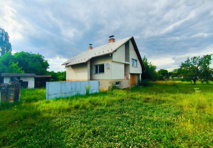 INVESTIČNÁ príležitosť na výstavbu RD a bytovej jednotky v obci Jablonica